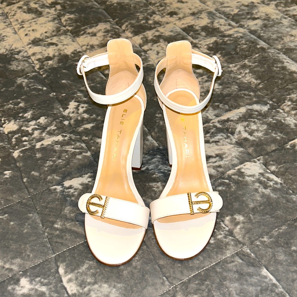 ELIE TAHARI BLOCK HEEL SANDAL